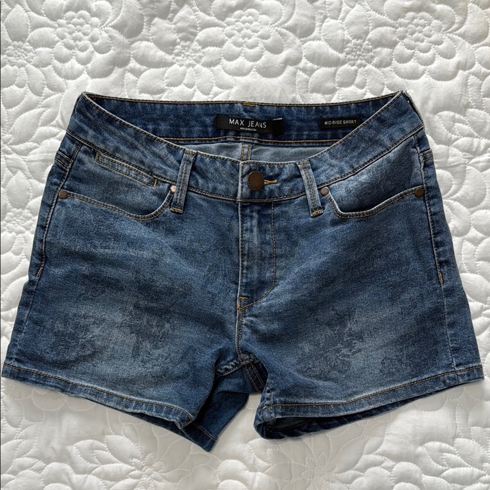 Max Jeans Blue Jean Shorts with Distressed Look
